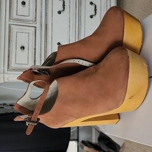 Messeca New York Platform Heel